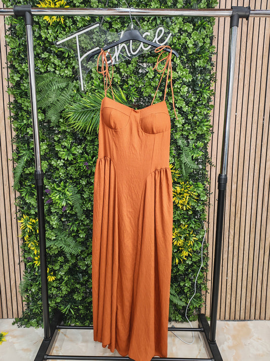 Abito Capri color Beige indossato, vista frontale