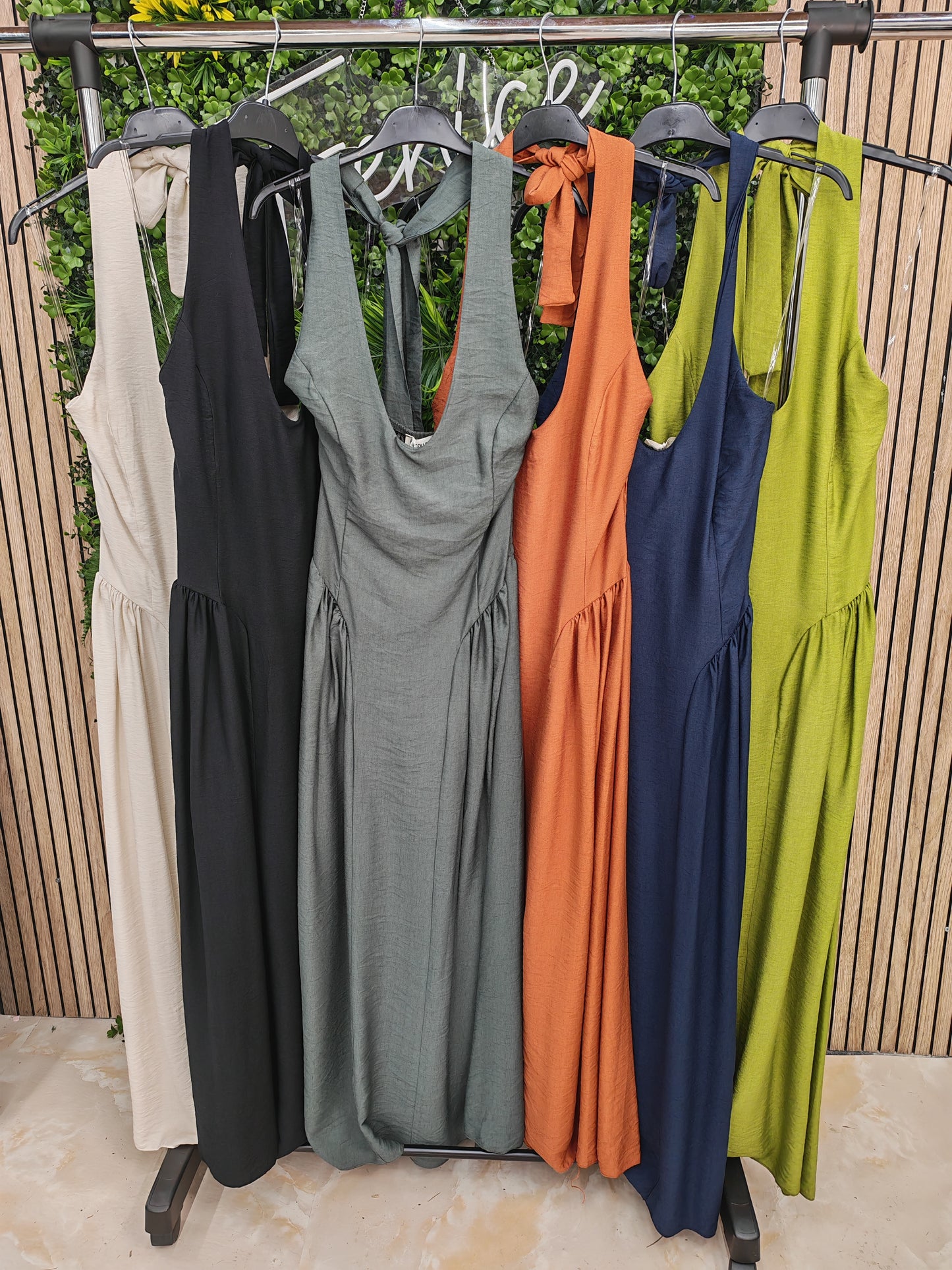 Abito Positano nei sei colori disponibili: Beige, Nero, Verde Salvia, Arancione, Blu Navy, Verde Lime