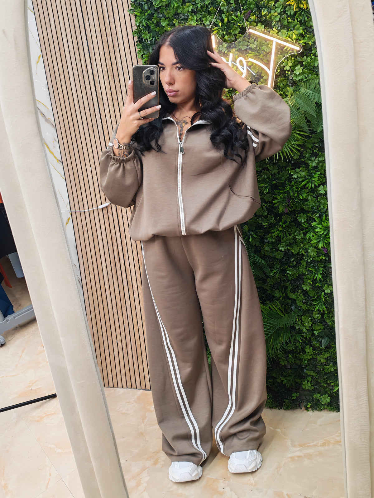 Tuta Grace – Set Felpa Oversize e Pantalone Wide Leg con Bande