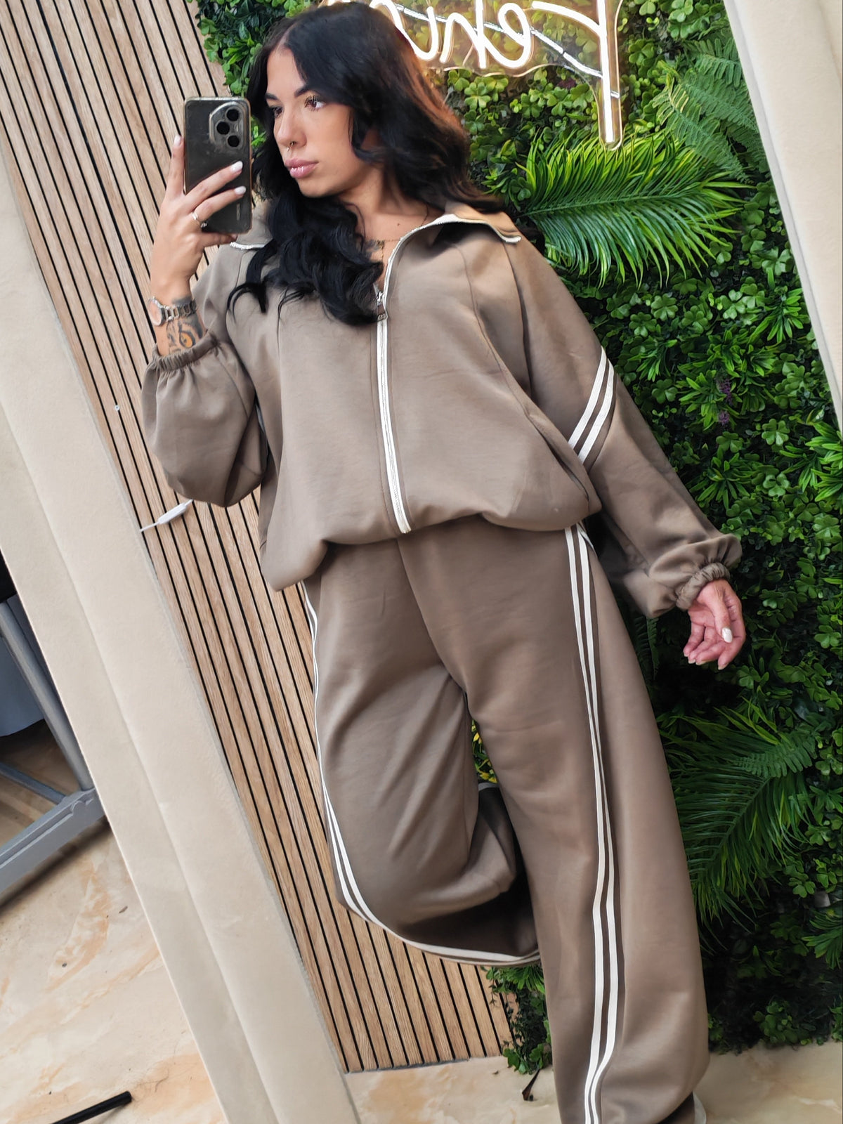 Tuta Grace – Set Felpa Oversize e Pantalone Wide Leg con Bande