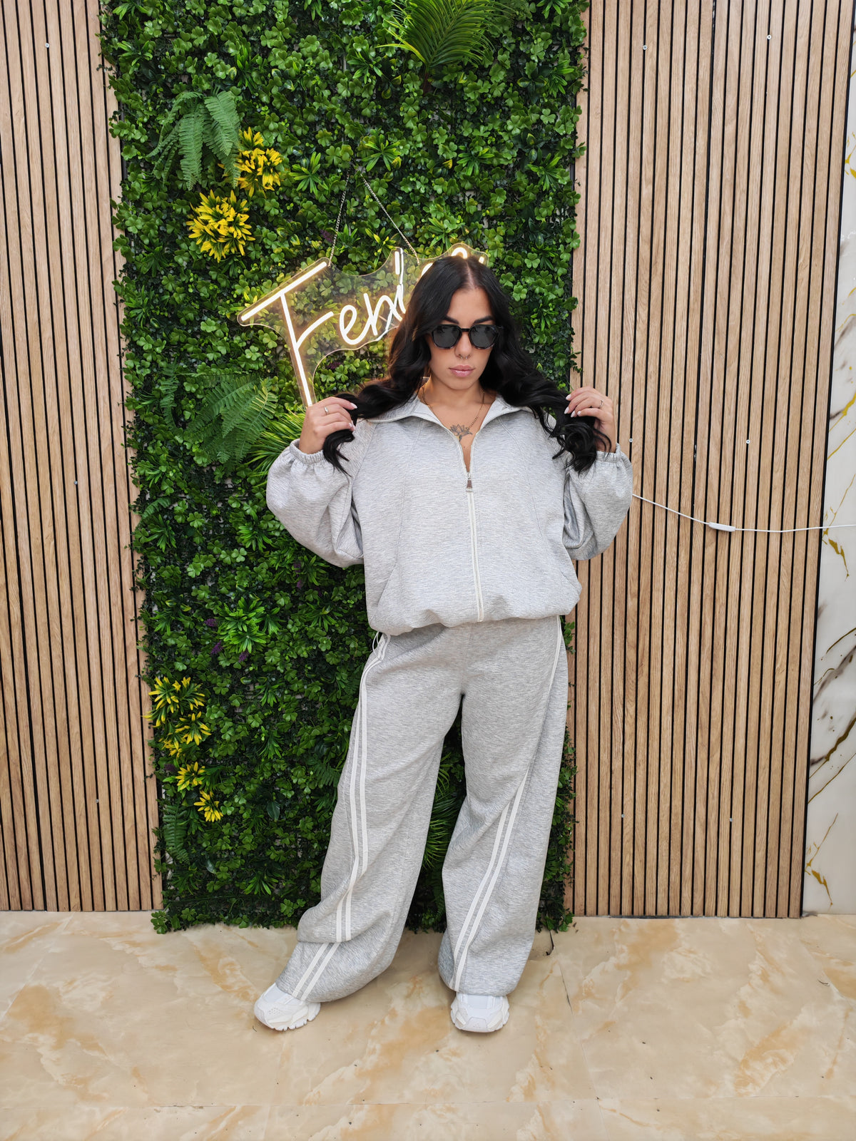 Tuta Grace – Set Felpa Oversize e Pantalone Wide Leg con Bande