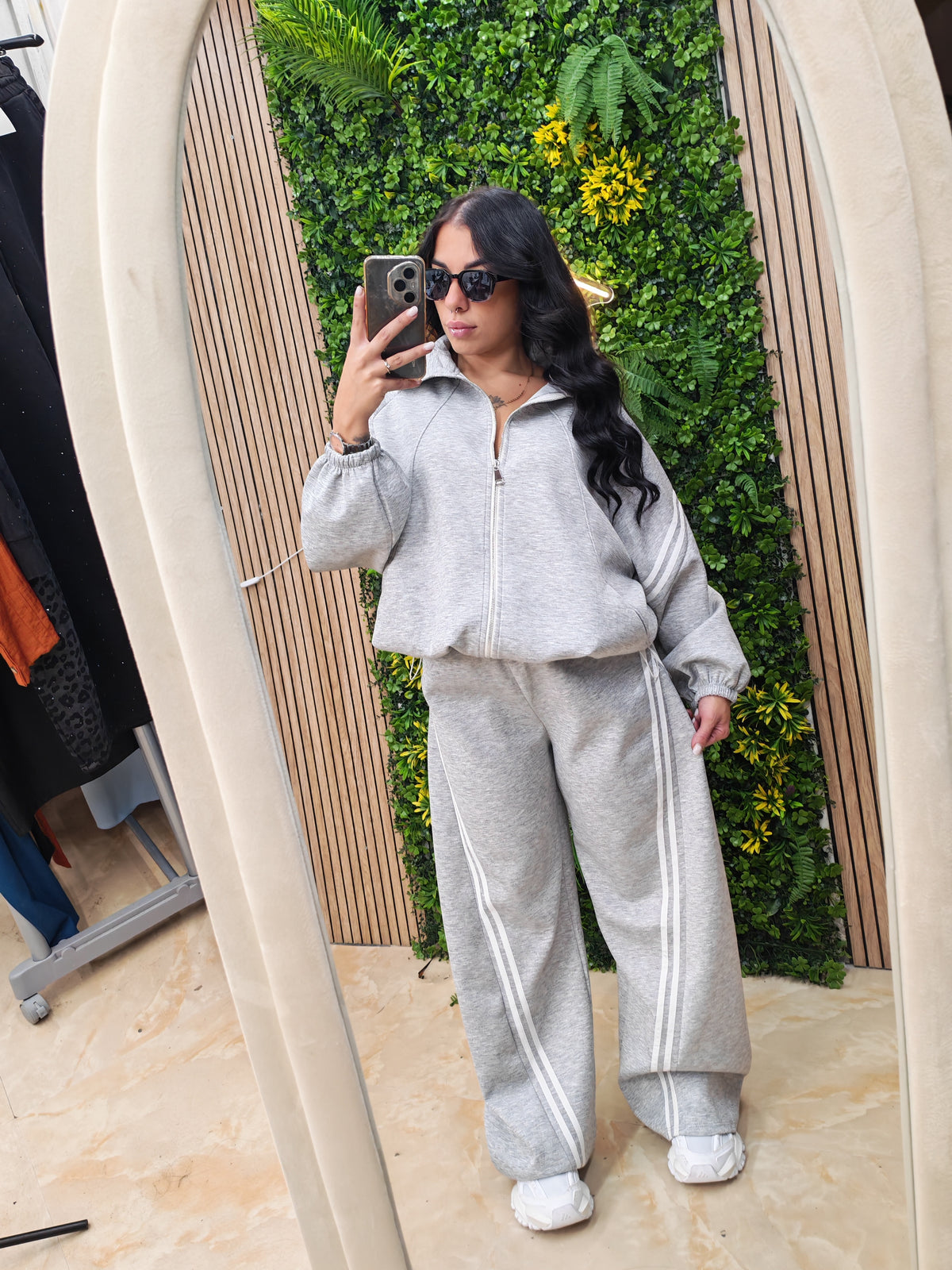 Tuta Grace – Set Felpa Oversize e Pantalone Wide Leg con Bande