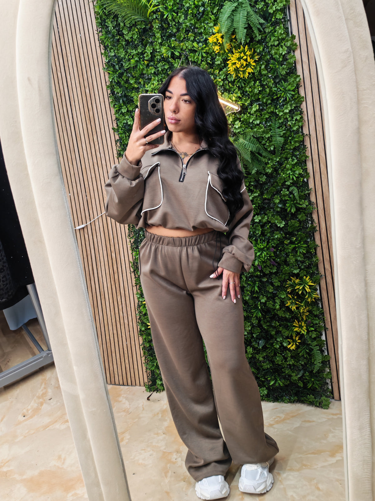 Completo Tokyo – Felpa Crop Half-Zip con Tasche e Pantalone
