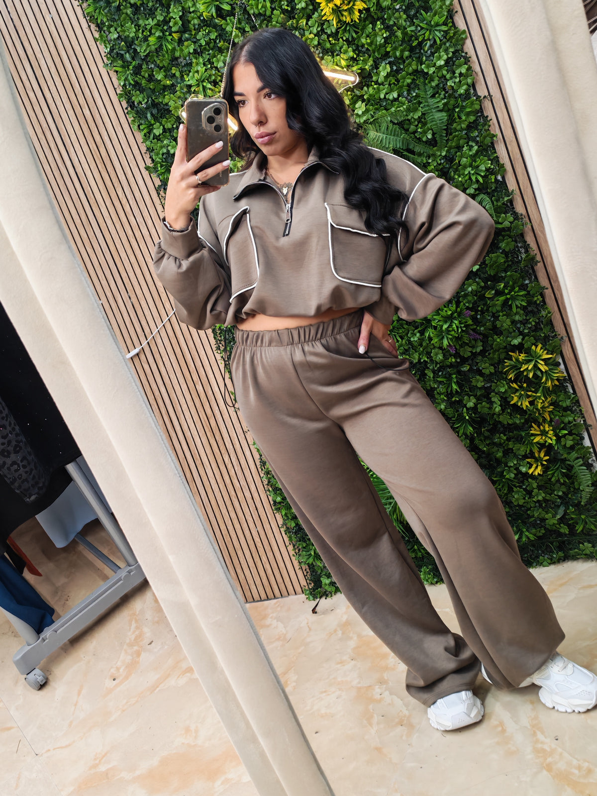 Completo Tokyo – Felpa Crop Half-Zip con Tasche e Pantalone