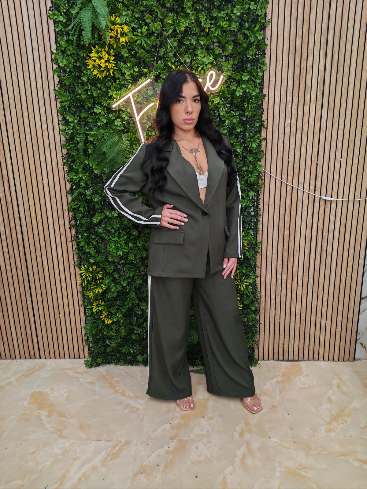 Completo Frida – Blazer e Pantalone Wide Leg con Banda Laterale