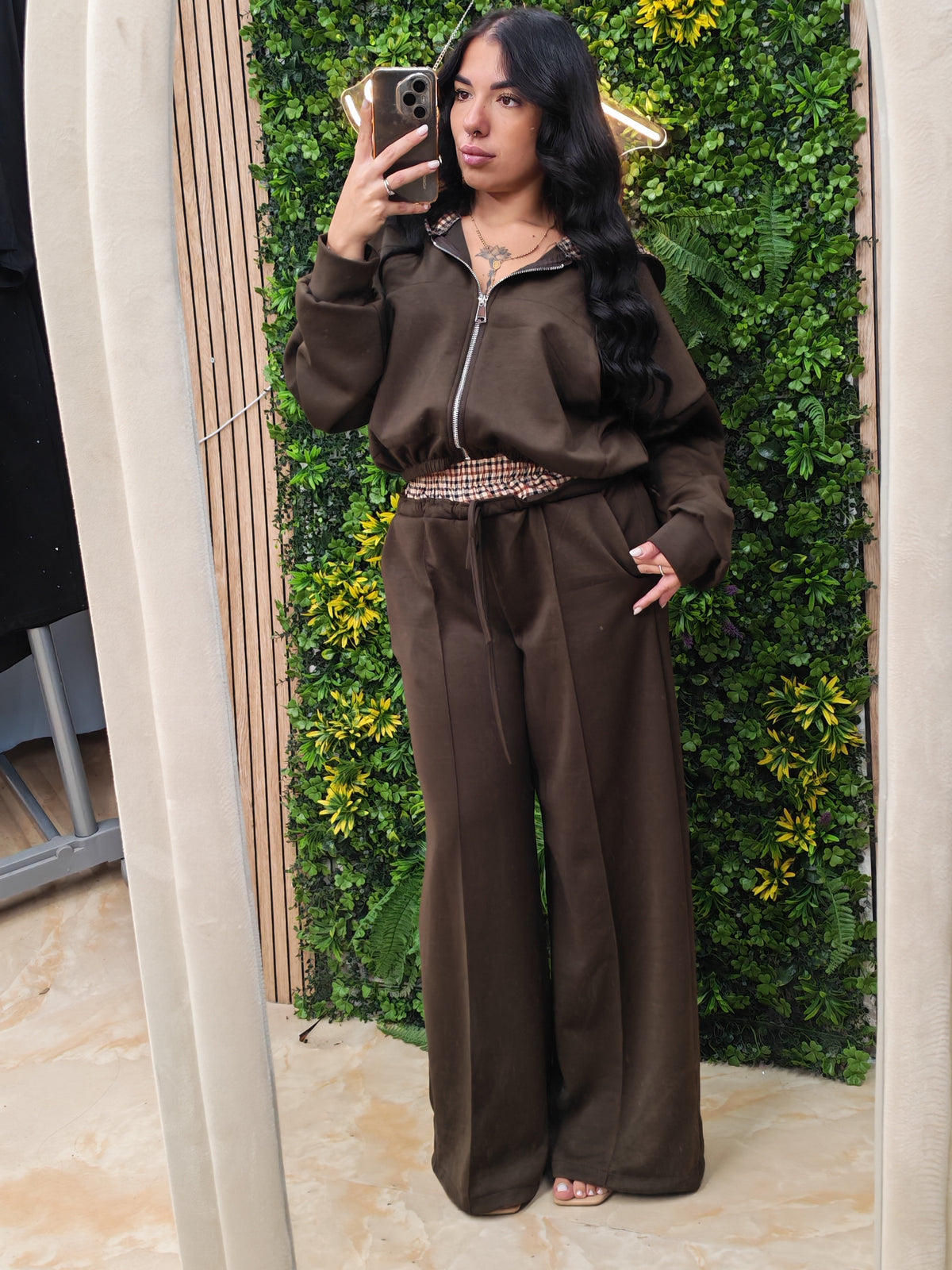 Tuta Silvia – Felpa Crop con Cappuccio e Pantalone Wide Leg