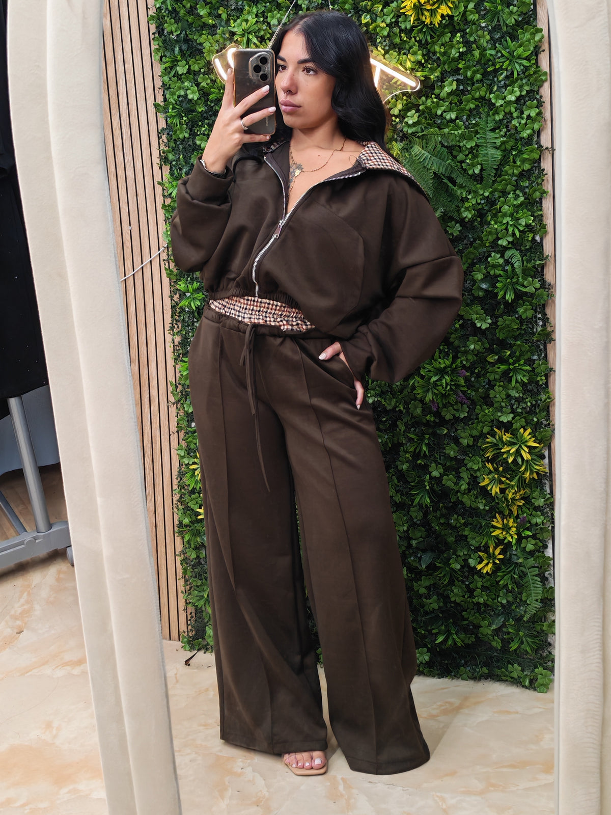 Tuta Silvia – Felpa Crop con Cappuccio e Pantalone Wide Leg