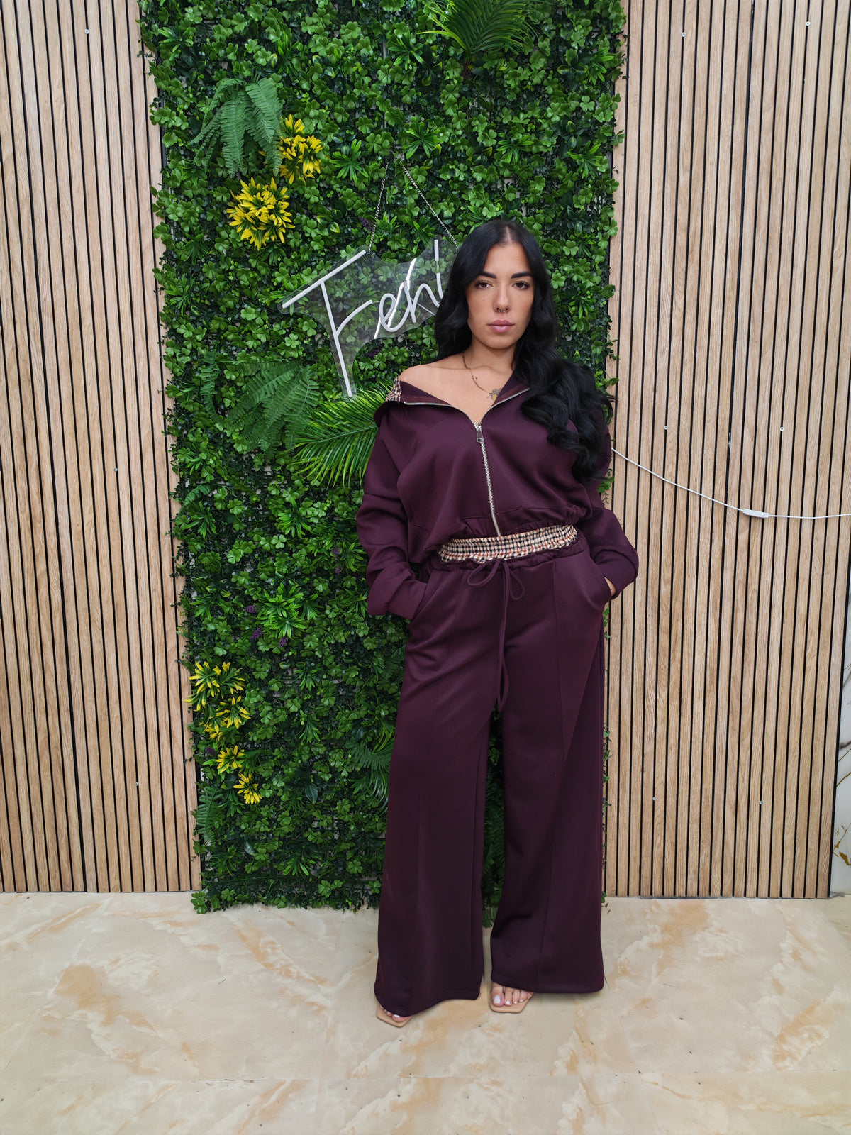 Tuta Silvia – Felpa Crop con Cappuccio e Pantalone Wide Leg