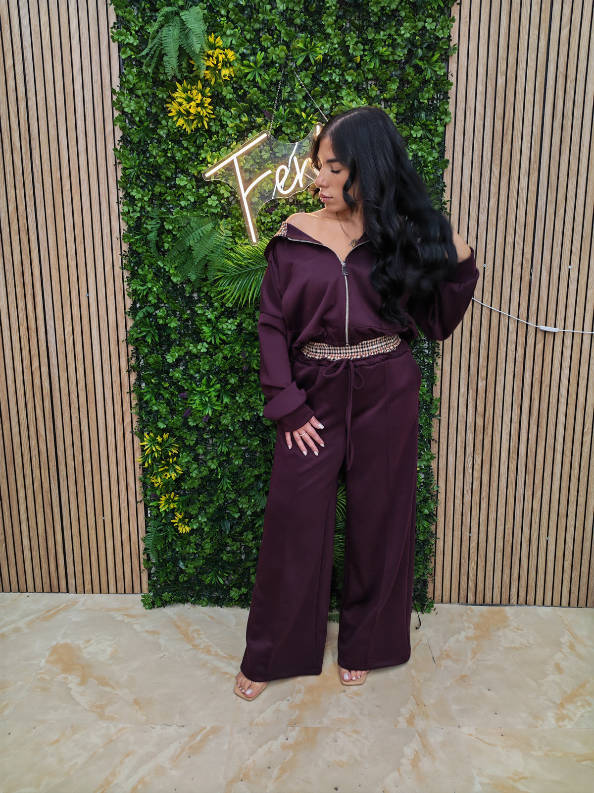Tuta Silvia – Felpa Crop con Cappuccio e Pantalone Wide Leg